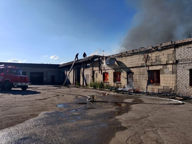 За прошедшие сутки в Бахмутском районе из-за вражеских обстрелов возникло семь пожаров, в том числе в детсаду и админздания, - ГСЧС 02 За прошедшие сутки в Бахмутском районе из-за вражеских обстрелов возникло семь пожаров, в том числе в детсаду и админздания, - ГСЧС 02