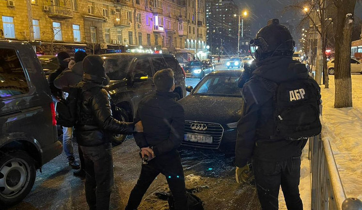 "Сотрудничество" на 4 млн грн: при получении "отката" ГБР задержало руководителя одного из КП Киева. ФОТОрепортаж
