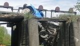 Під вантажівкою провалився міст на Тернопільщині, водій відбувся переляком. ФОТОрепортаж
