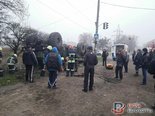 Военный грузовик перевернулся в Запорожье: погиб водитель 07
