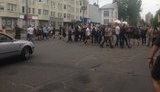 Активісти С14 перекрили дорогу під Шевченківським РУВС із вимогою звільнити затриманих супротивників "КиївПрайду". ФОТО