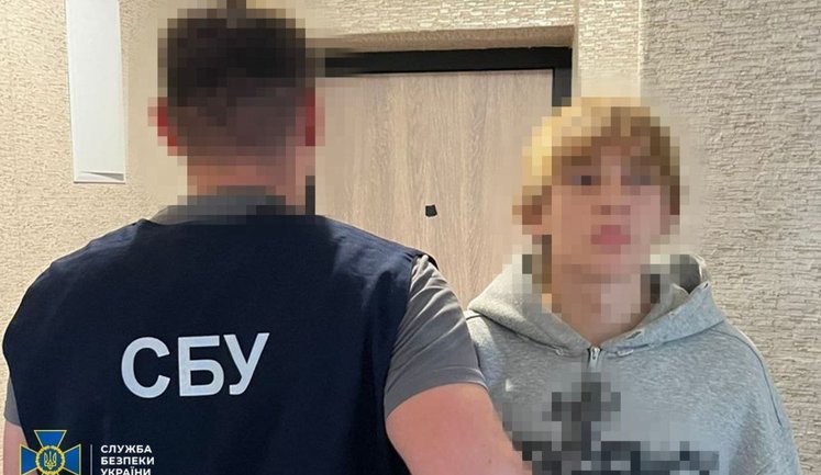 Фотографував КПП військової частини та адмінбудівлю: СБУ викрила коригувальника РФ на Хмельниччині