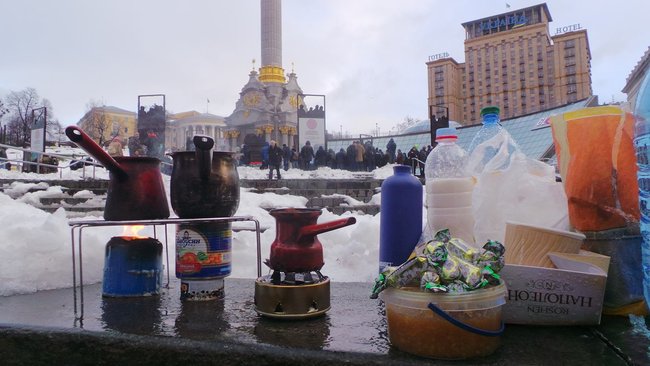 У центрі Києва відбулась акція Кава на Майдані, учасників пригощали тортами та цукерками 17