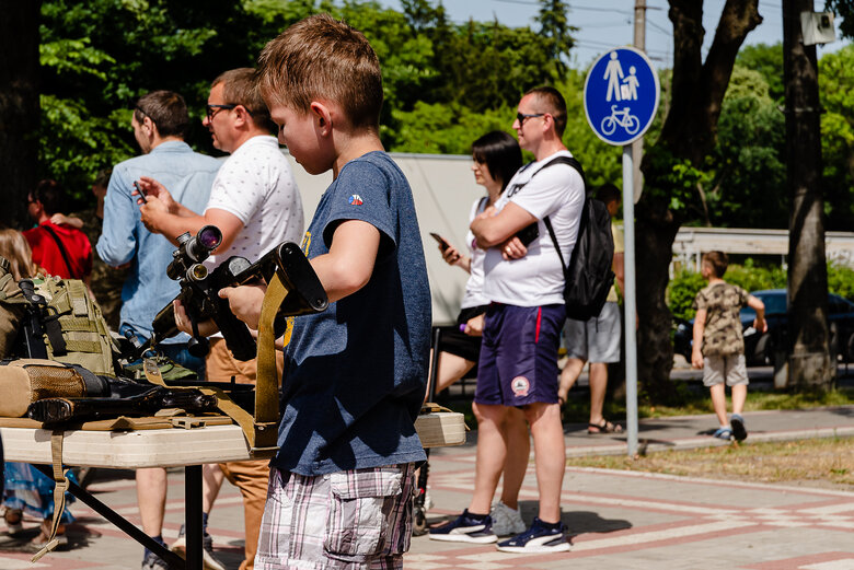 В День батька у Луцьку відбувся благодійний фестиваль ТАТО Fest: Для дітей загиблих у боях проти окупантів захисників зібрали понад 325 тис. грн 09