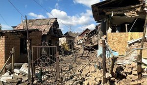 Россияне атаковали Никопольский район, Павлоград и Шахтерское: повреждена инфраструктура, частные и многоквартирные дома. ФОТОрепортаж