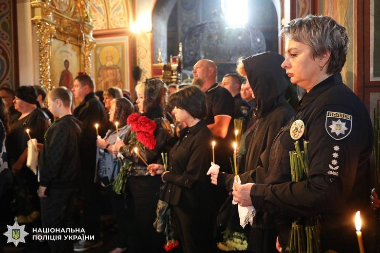 В Киеве провели в последний путь полицейских Дениса Будченко и Дмитрия Бондарчука