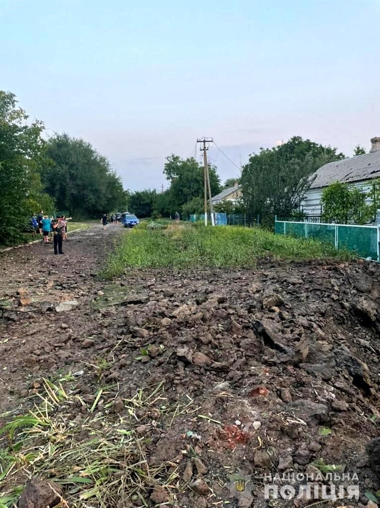 Рашисты нанесли удары по четырем населенным пунктам Запорожской области. Есть погибшие и раненые 06