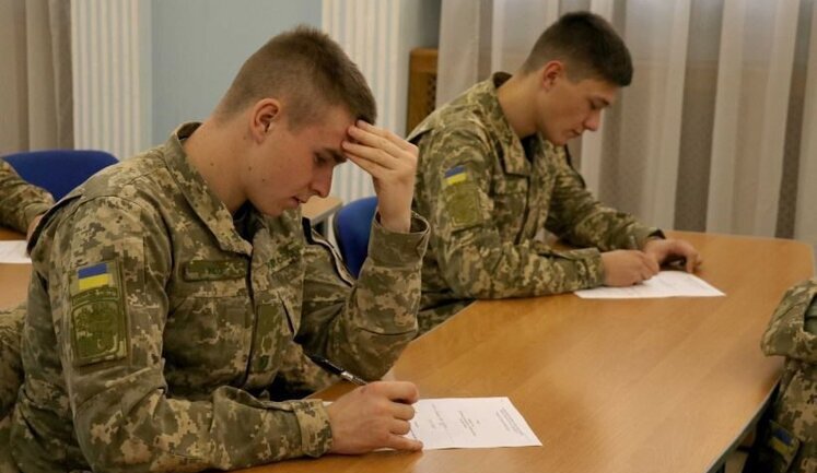 Курсанти військових вишів отримуватимуть стипендії на честь загиблих захисників України, - Міноборони