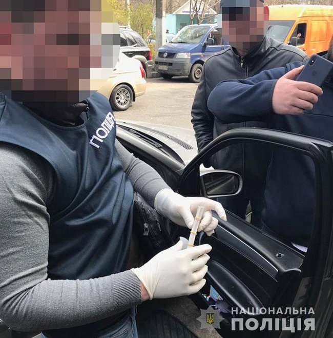 Поліція затримала співробітника Білгород-Дністровської місцевої прокуратури на хабарі $10 тисяч 01