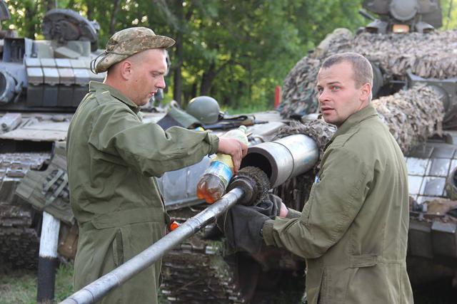 На Донеччині відбулися змагання на кращий танковий екіпаж 05 На Донеччині відбулися змагання на кращий танковий екіпаж 05