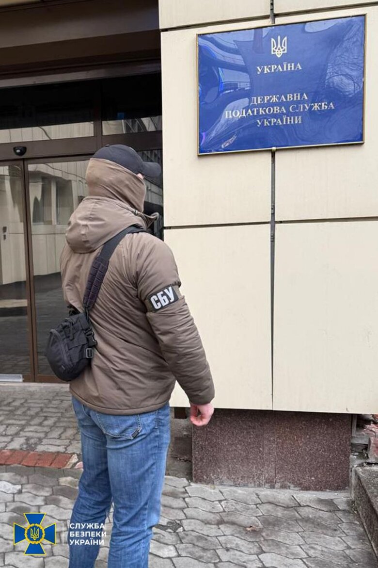 Вимагав з підприємця 20 000 доларів США