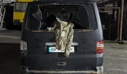 Близько 30 людей напали на військових ТЦК у Луцьку: двох побили, службове авто розтрощили. ВІДЕО+ФОТО