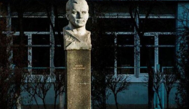 У Києві демонтували пам’ятник Гагаріну
