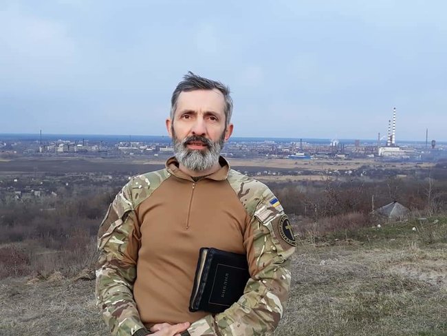 Військовий капелан, протестант Олександр Мішура: Під час обстрілу боєць, не знаючи тексту псалма, просто кричав: 90 псалом! 90 псалом!, і Господь захистив, всі вціліли 01
