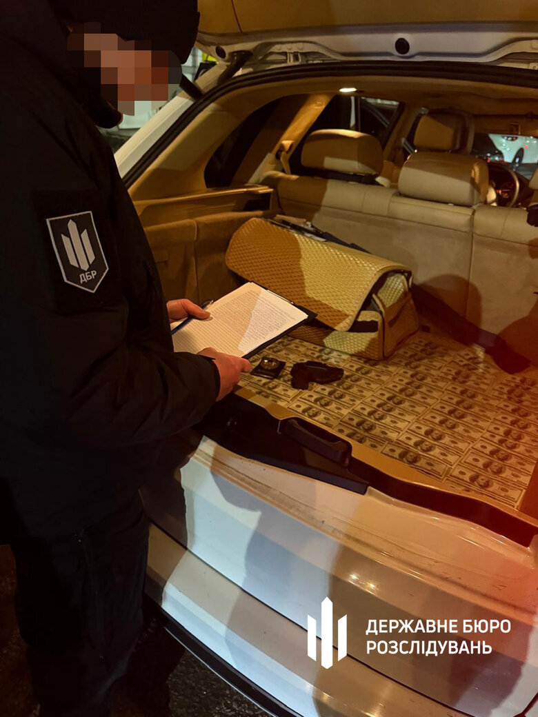 Адвокат із Дніпра за хабарі допомагав уникнути мобілізації