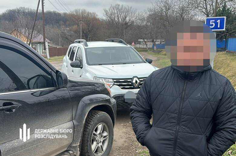 Правоохранитель помогал вывозить уклонистов