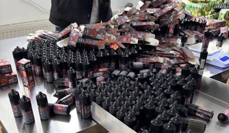 У різних містах України проходять масові обшуки в магазинах електронних сигарет і вейпів. Що відомо?. ФОТО