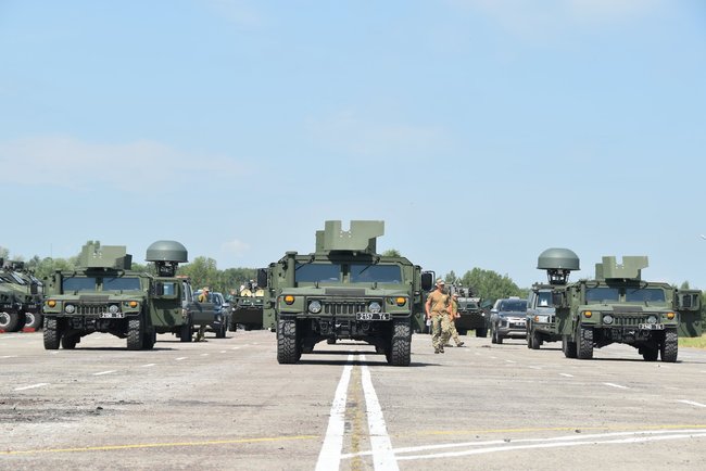 Понад тисяча військовослужбовців і 300 одиниць техніки проводять на Чернігівщині репетицію параду до Дня Незалежності 04