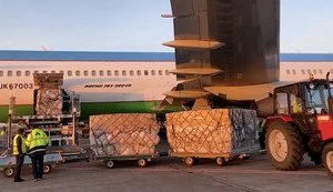 42,5 тис. захисних костюмів для лікарів, закуплені Фондом Порошенка, прибули в Україну. ВIДЕО