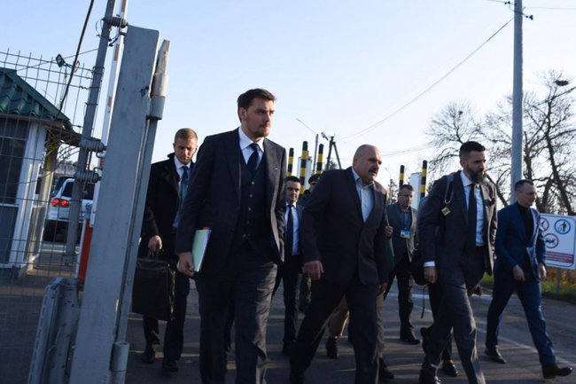 Гончарук дав місяць на ліквідацію контрабанди на митниці 01