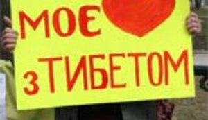 Митинг против насилия в Тибете: под китайское посольство пришли 30 журналистов, 15 милиционеров и ...5 митингующих. ФОТОрепортаж.