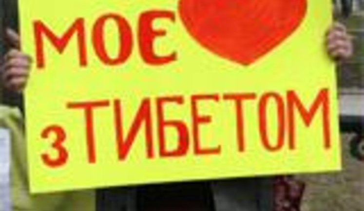 Митинг против насилия в Тибете: под китайское посольство пришли 30 журналистов, 15 милиционеров и ...5 митингующих. ФОТОрепортаж.