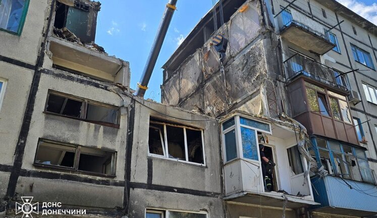 Russian strike hits five-story building in Bilozerske: body fragments found, rescue operations completed. VIDEO+PHOTOS