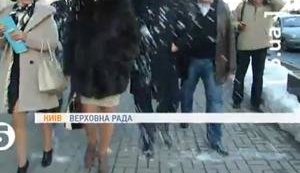 "Дети играют в снежки - и ничего. А у этих - травмы"