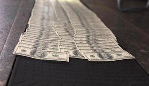 Сотруднику ГПУ, пойманному на взятке в $15 тыс., сообщили о подозрении