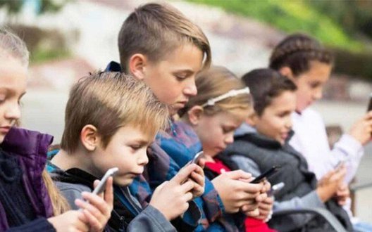 Євросоюз запускає застосунок для перевірки віку: доступ дітей до соцмереж обмежать