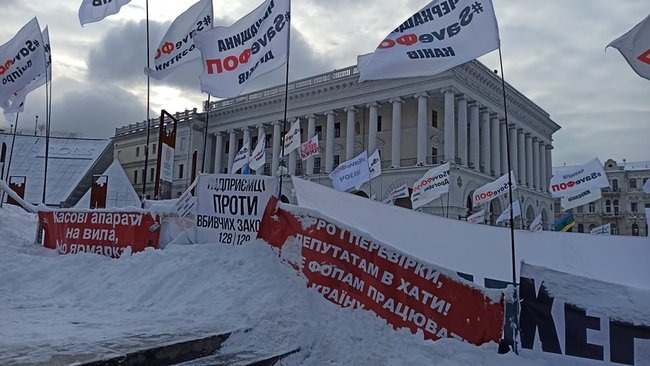Хай палають палаци: на Майдані Незалежності в Києві протестували проти підвищення тарифів на комуналку 04