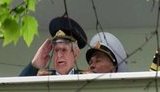 Украинские моряки провели в Одессе небольшой парад под балконом 97-летнего ветерана Ивана Кулибабы, не способного покинуть свою квартиру. ВИДЕО