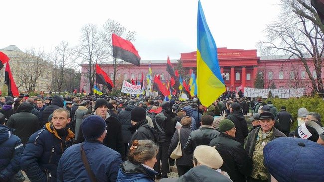 Наш ворог - олігархат! Наш ворог - Порошенко! Прихильники Саакашвілі провели марш у Києві з закликом імпічмента президента (оновлено) 01