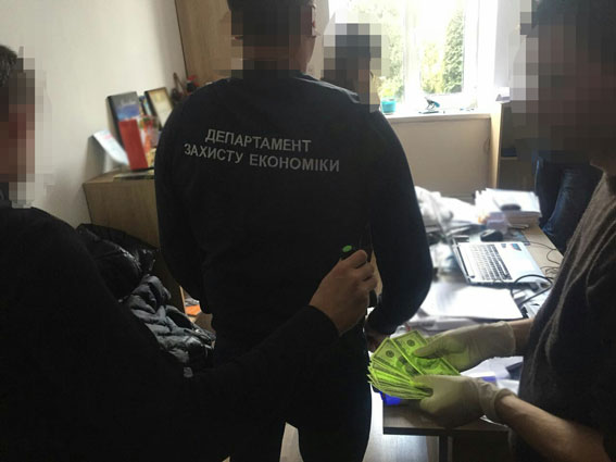 Заммэра города на Львовщине пойман на $1000 взятки, - Нацполиция 02