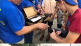 "Огидний підкуп": кандидат Ковальов на Донеччині безкоштовно роздав дітям на окрузі кросівки і пообіцяв велосипеди після виборів. ФОТО