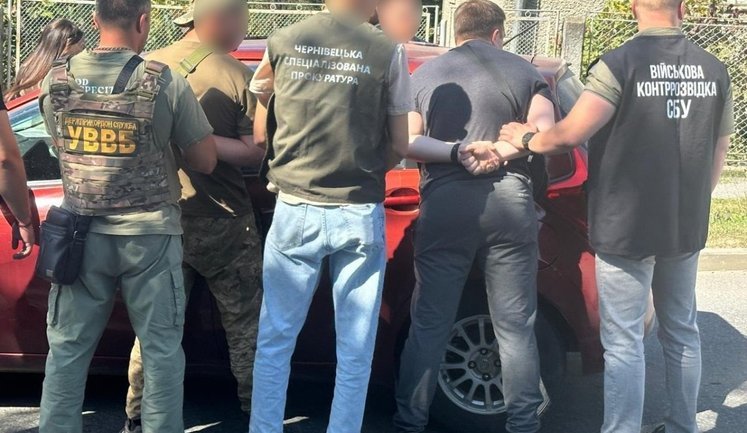 За 8 тис. євро переправляли чоловіків у Румунію: викрито військовослужбовців ТЦК, - ДПСУ. ФОТОрепортаж