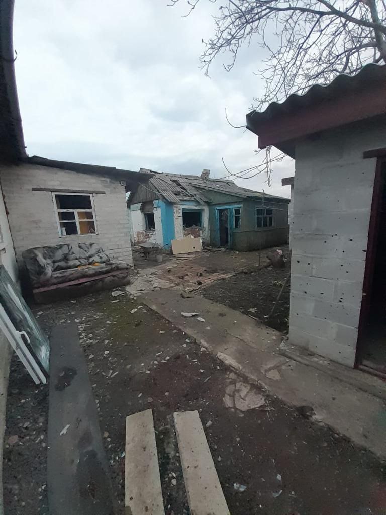 З-під завалів будинку в Покровську вдалося врятувати одну людину, пошукова операція триває 03