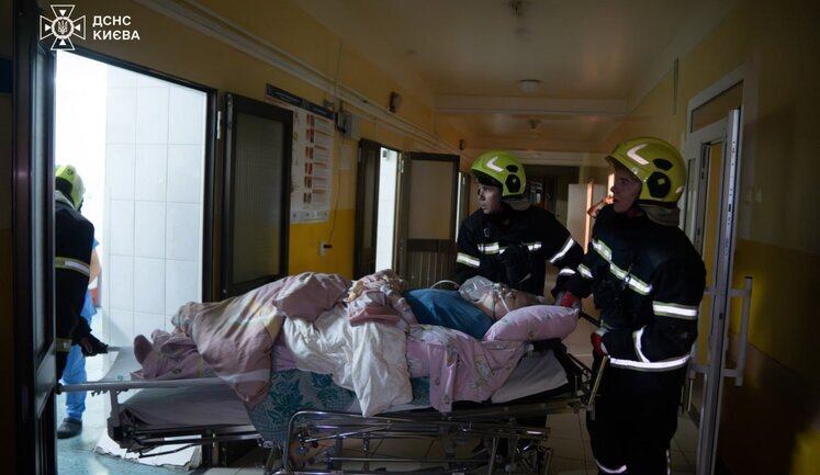 Fire broke out at night in one of Kyiv’s hospitals, 37 people rescued - SES. VIDEO+PHOTOS