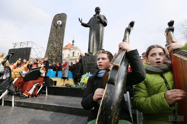407 бандуристів одночасно виконали Заповіт, встановивши рекорд 09