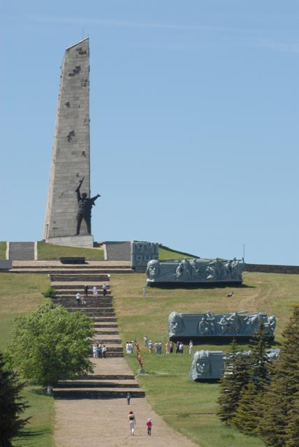 могила саур
