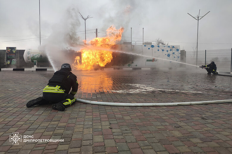 Пожежа на АЗС у Нікополі