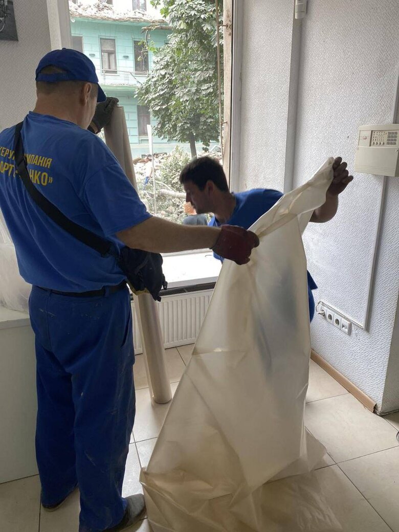 Понад 40 будівель понівечено внаслідок обстрілу Одеси 06
