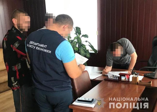 Глава РДА упіймався на хабарі 65 тисяч на Сумщині під час вирішення земельних питань, - Нацполіція 04
