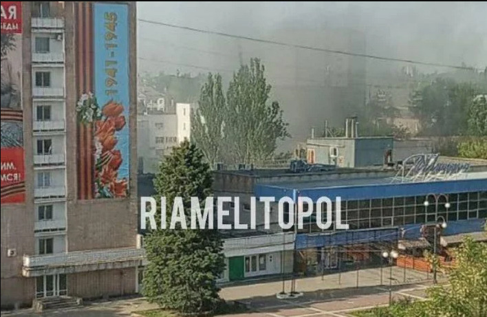 Потужний вибух пролунав у центрі окупованого Мелітополя, є постраждалі 01