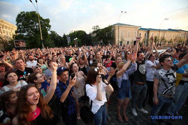 Жадан выступил в поддержку волонтерской палатки в Харькове 03