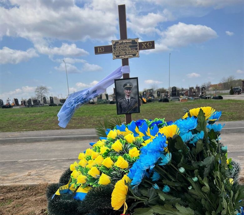 Ніхто не хотів вірити, що ті кістки з поля — це він і його побратими. Під Херсоном загинув воїн Віктор Кирган 07