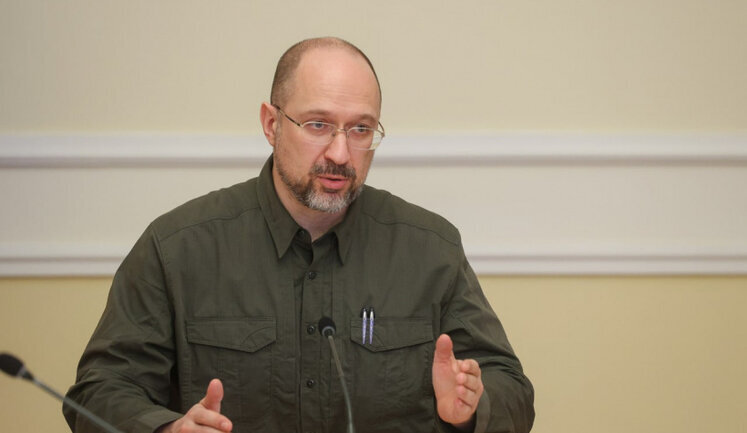 Ukraine may give English status of business language -prime minister