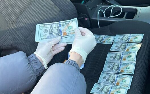 Українці відповіли, кого вважають відповідальним за корупцію