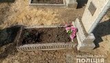 Женщина получила осколочные ранения во время уборки на кладбище в Верхнеторецком: когда потянула из могилы искусственные цветы, прогремел взрыв, - полиция. ФОТОрепортаж