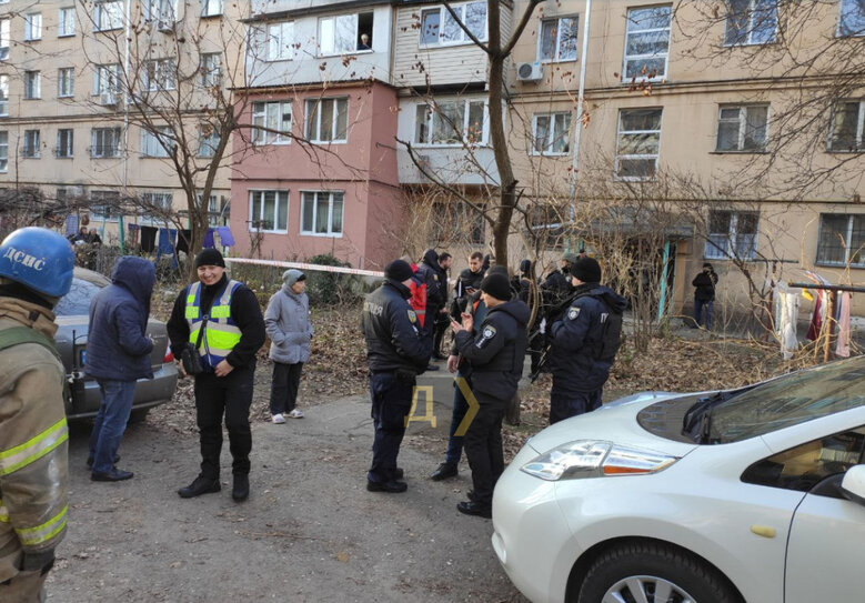 Військовий у стані наркотичного сп’яніння взяв у заручники жінку з дитиною в Одесі. Правоохоронцям вдалось їх звільнити (оновлено) 03